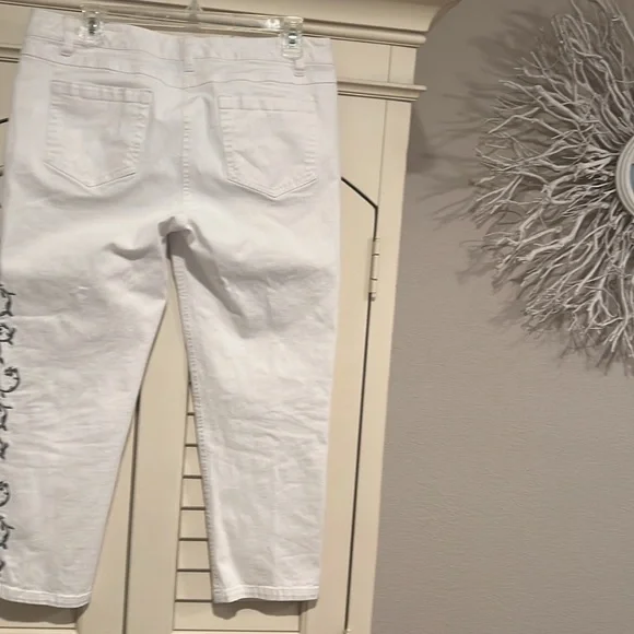 Boston Proper White Jeans with Vine Pattern & Bling 10 NWOT - Picture 5 of 5